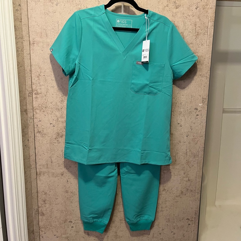 Figs surgical green scrub set